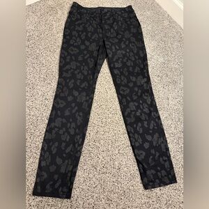 Chico’s Black Secret Stretch Pants Jeans Style With Gray Animal Print 0.5 Size 6